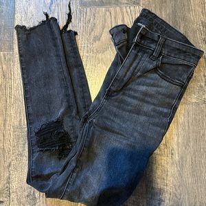 American Eagle Super Hi-Rise Jegging Crop in Destroyed Black